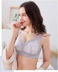 「胸を小さく見せるレースノンワイヤーブラ」